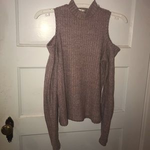 Long sleeve shoulderless shirt